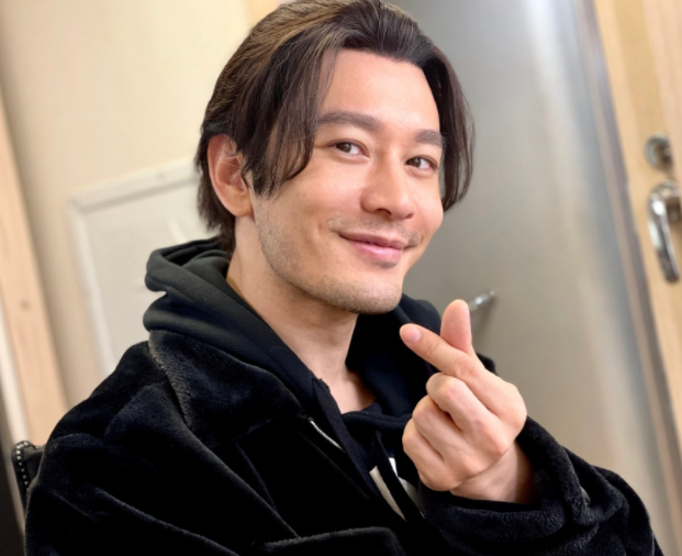 撒糖了黄晓明穿baby同款外套自拍女方出发录跑男一脸开心