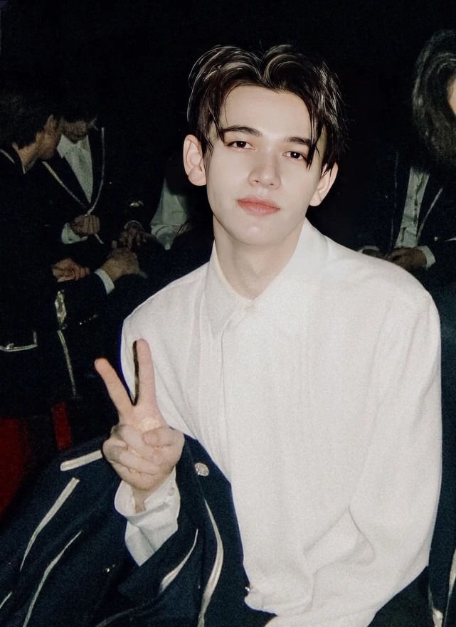 创4庆怜的笑容好有感染力好像古巴小李子又帅又可爱