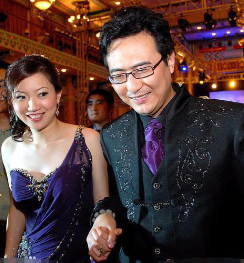 中国女乒名将加入新加坡籍,同居5年与男友打官司,今回国嫁富商