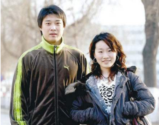 好的发展机会,选择更改国籍,归化到其他国家,像何智丽,李明阳,李佳薇