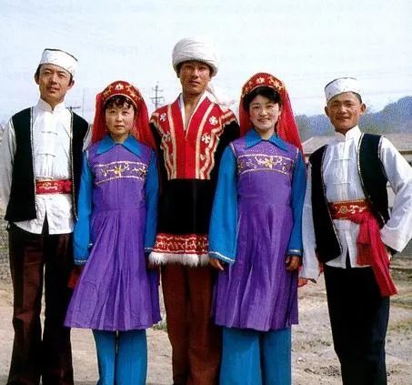 撒拉族是中国信仰伊斯兰教的少数民族之一,民族语言为撒拉语,属阿尔泰