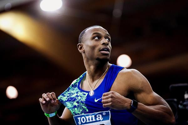 9秒94,美国飞人贝克百米刷新世界最佳成绩,比苏炳添快0.11秒