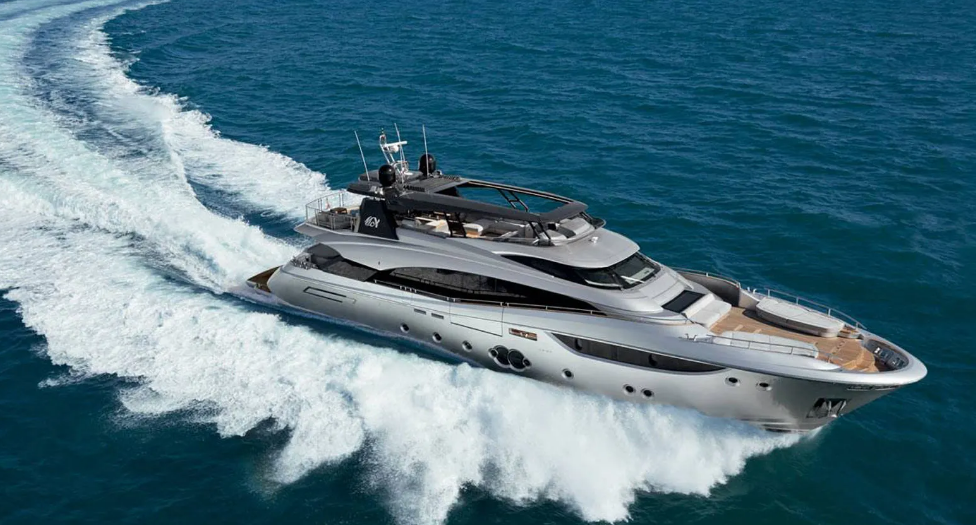 蒙地卡罗旗舰mcy105游艇准备交付