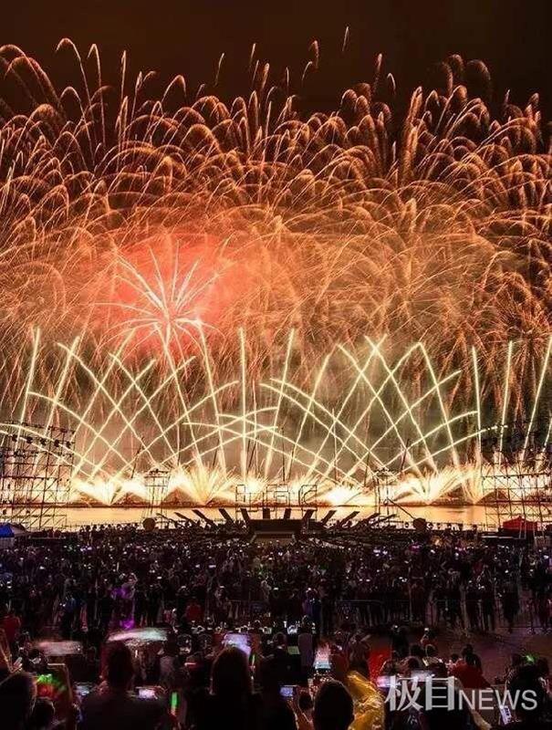 日赏鲜花夜观烟花武汉花博汇沉浸式焰火秀惊艳游客