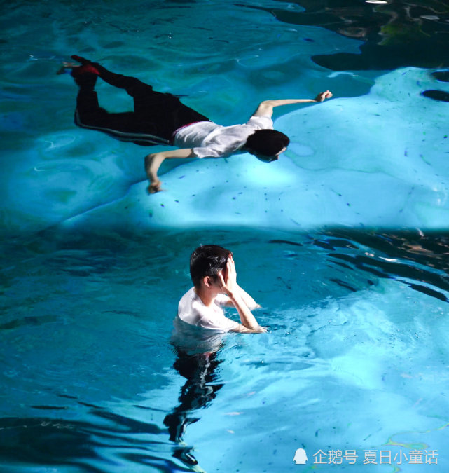 张翰拍海上救援戏水中泡7小时