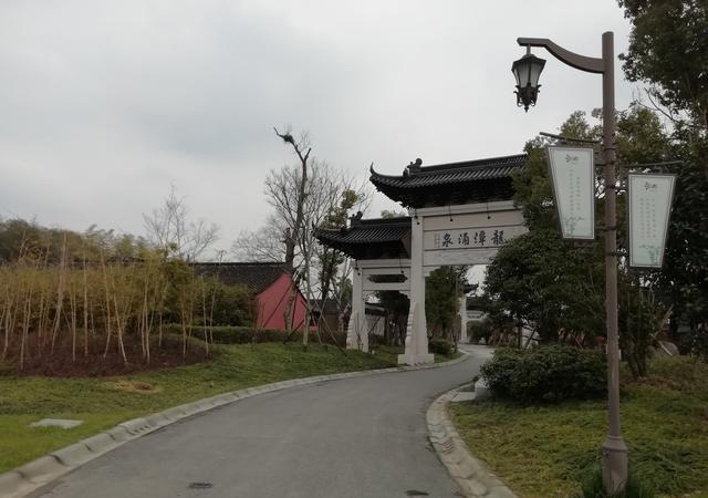 海宁发现5000年良渚文化遗址,占地约10余亩,出土大量珍贵文物