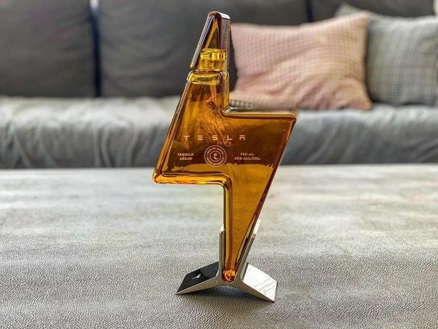 2天全部售罄特斯拉799元闪电酒瓶反响热烈