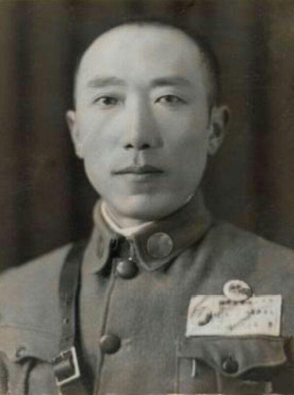 乔日成:蒋介石断言不可重用,霸占下属连长