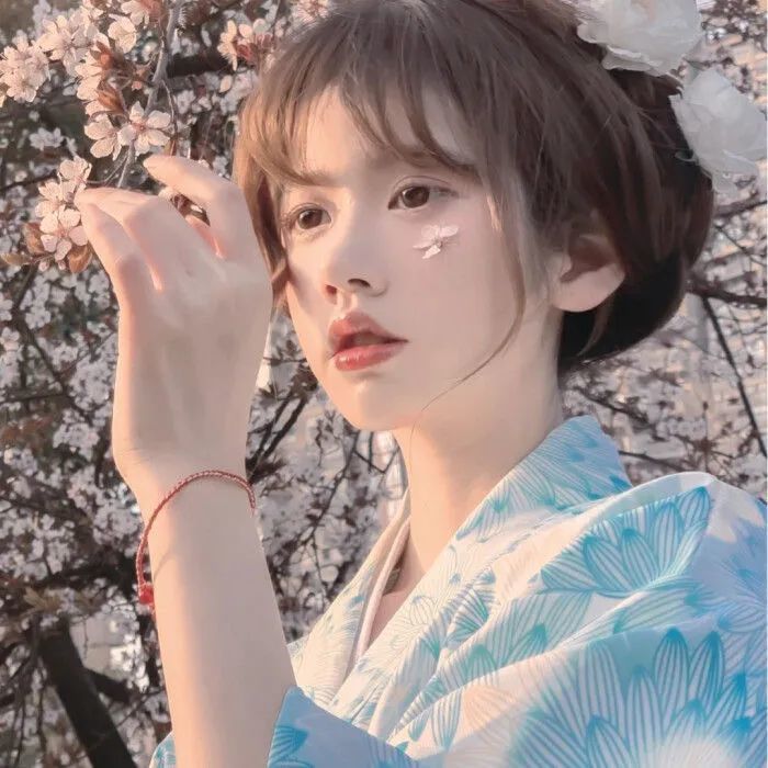 ins风女头明明早已百无禁忌偏偏你是一百零一