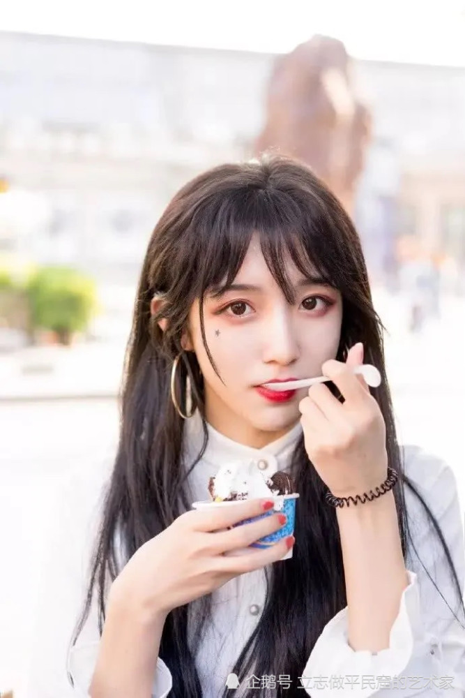 abbily真名叫王嘉辉(王嘉菲),性别:男,新疆乌鲁木齐人