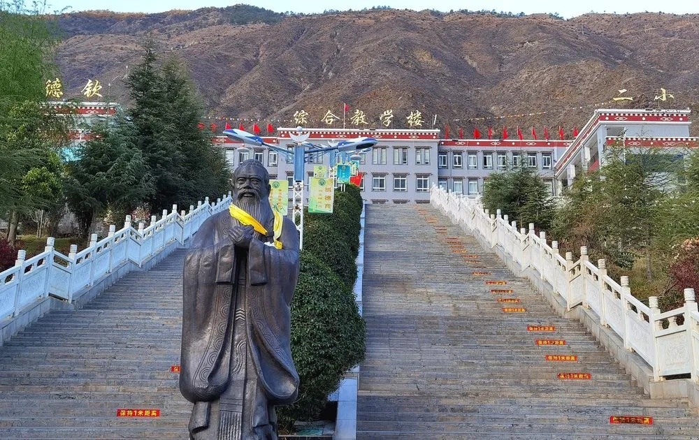 来看这所寄宿小学与体育有关的一天 德钦二小 位于云南迪庆藏族自治