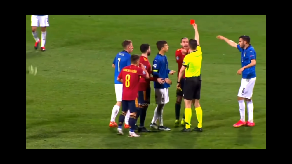 红牌冤案?解读几个争议判罚