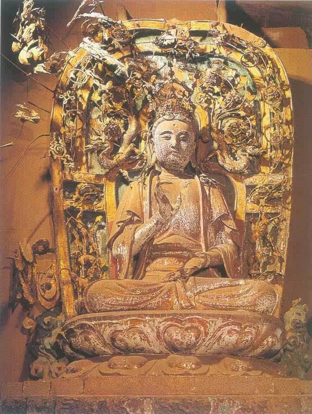 布达拉宫中有一观音像,被藏地百姓誉为是松赞干布的化身