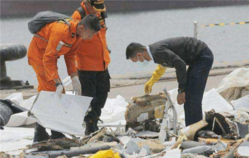 1992年桂林空难:141名乘客无一幸存,40吨飞机残骸去向成谜_腾讯新闻