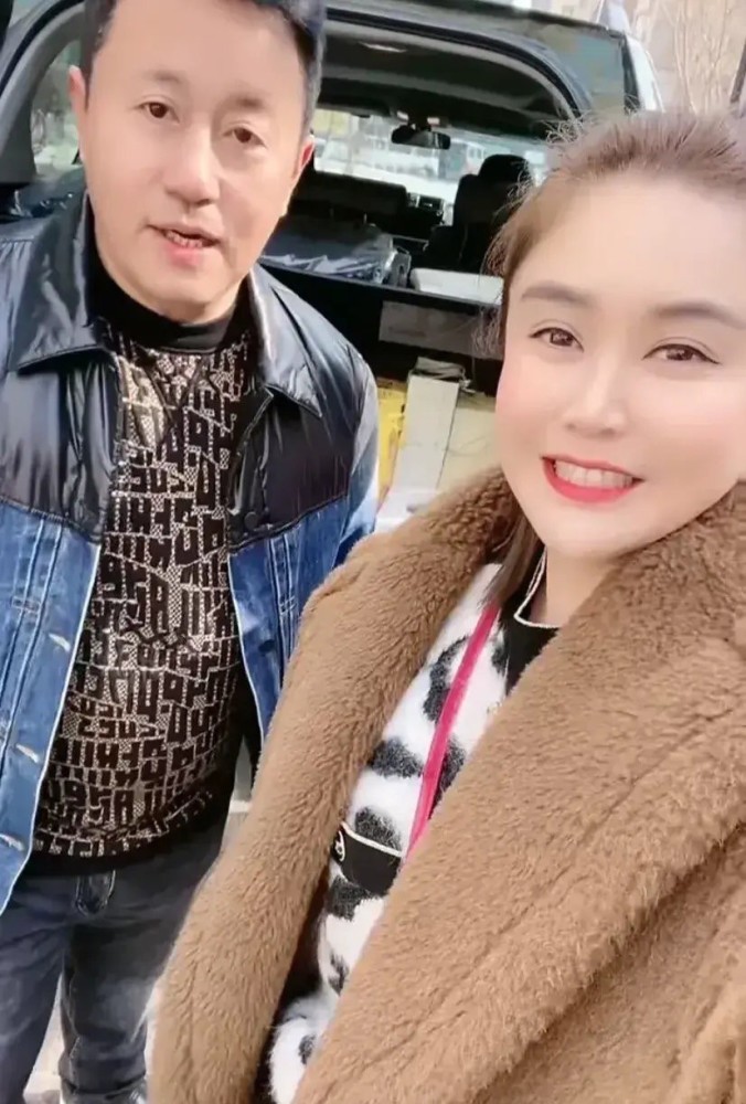 乡村爱情的王长贵现实中比娇妻大19岁不惧眼光爱得潇洒