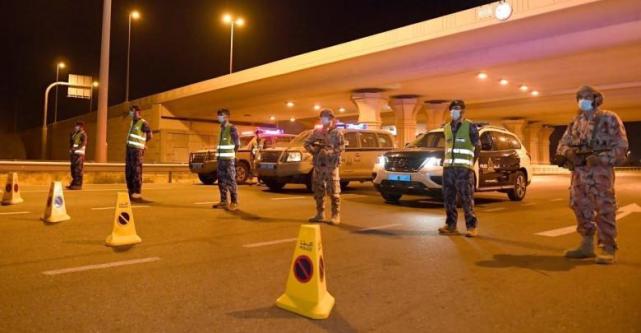 阿曼今日生效晚间移动禁令去机场接送机准备好相关资料