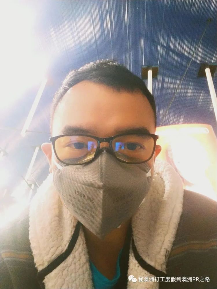 *出发前全副武装的我从鞍山开车到沈阳机场,在转到上海机场,那时的