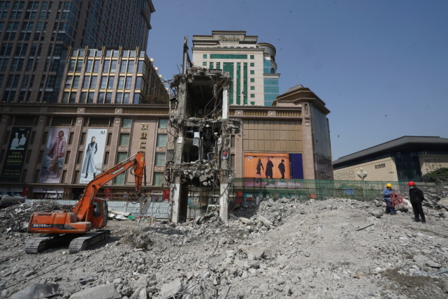 3月28日,茂业百货(原人民商场)地面建筑体今天拆除完毕.