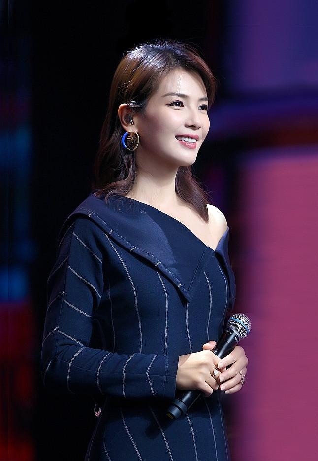 四十三岁刘涛出演十五岁少女,再精致的妆容也难改岁月的痕迹