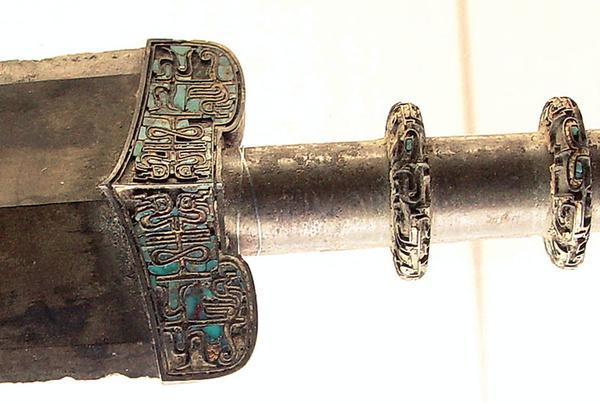 小伙用20万买下赵子龙佩剑,鉴定完是假的,专家:它的来头更大