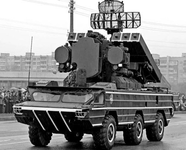 最早的自行防空导弹系统苏联9k33奥萨近程