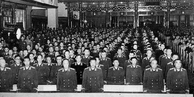 1955年授衔仪式上副军长嫌文化水平不够主动辞职坚持回家种地