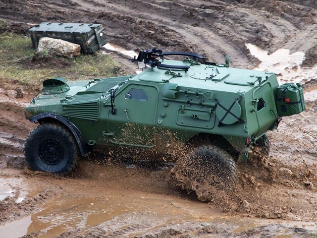 法国潘哈德vbl专门为轮式突击车打造的小帮手