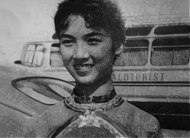 她是林立果的未婚妻美若天仙多才多艺如今远嫁异国过得很幸福