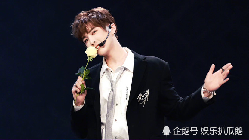 青春有你3彦希二公舞台玫瑰少年造型好鲨