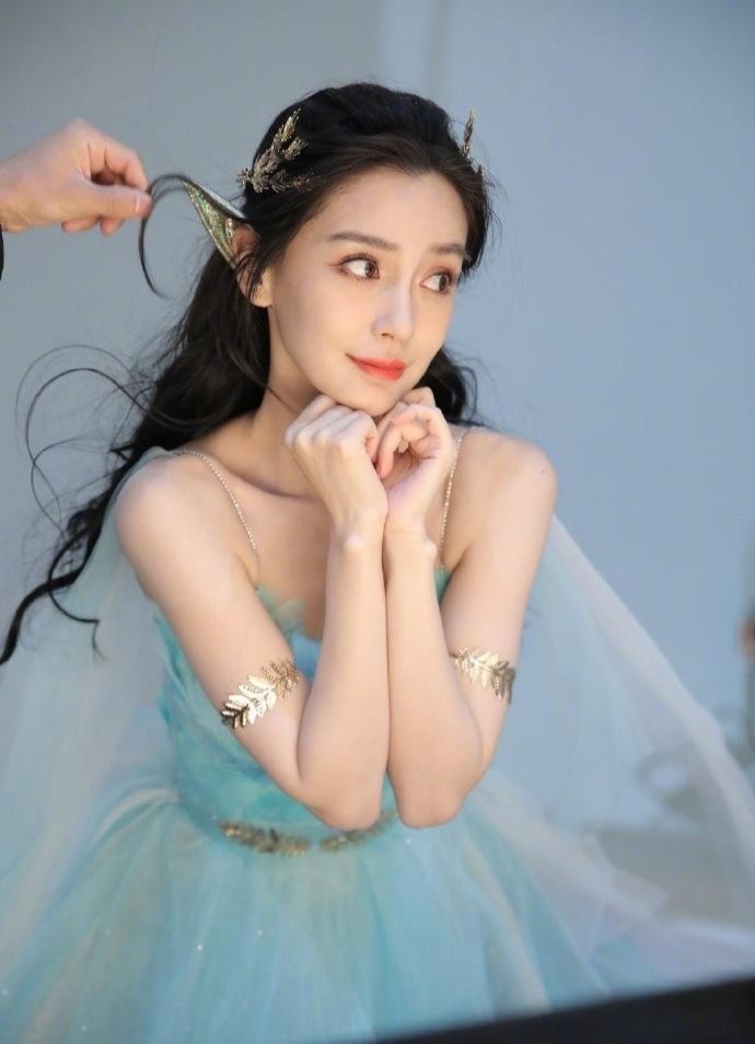 杨颖绝美精灵仿妆 小编:爱了爱了_腾讯新闻