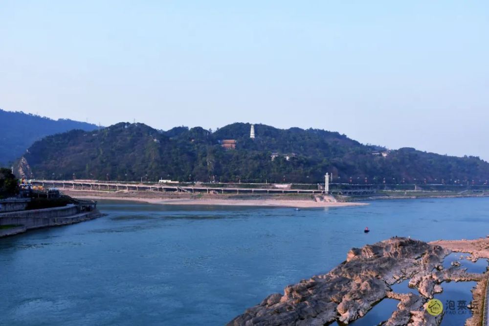 金沙江铁路大桥宜宾金沙江铁路大桥位于四川省宜宾市的宜珙铁路支线上