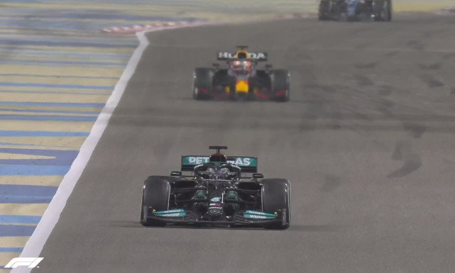 F1巴林站 惊险 汉密尔顿戏剧性夺冠维斯塔潘功亏一篑 体育 腾讯网