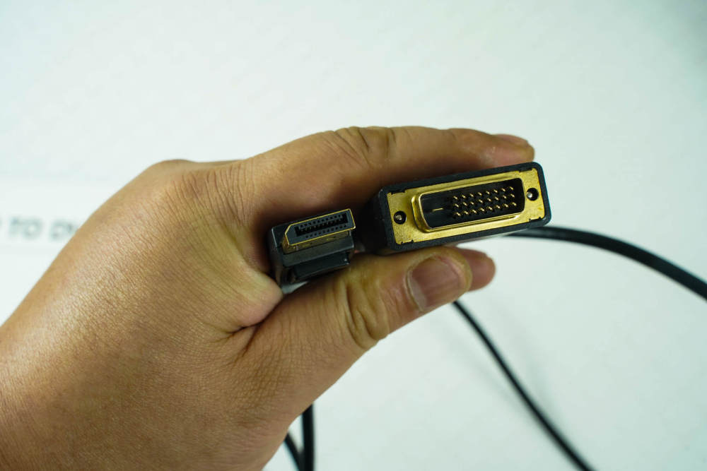 唯一让我比较遗憾的是dvi端比较长,不能让显示器完全靠墙dp口设计了防