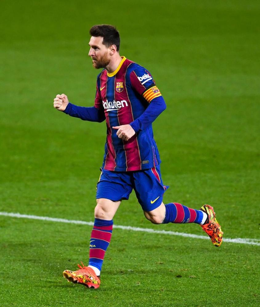 逆生长的梅西33岁轰734球完胜c罗2021年迎次佳开局