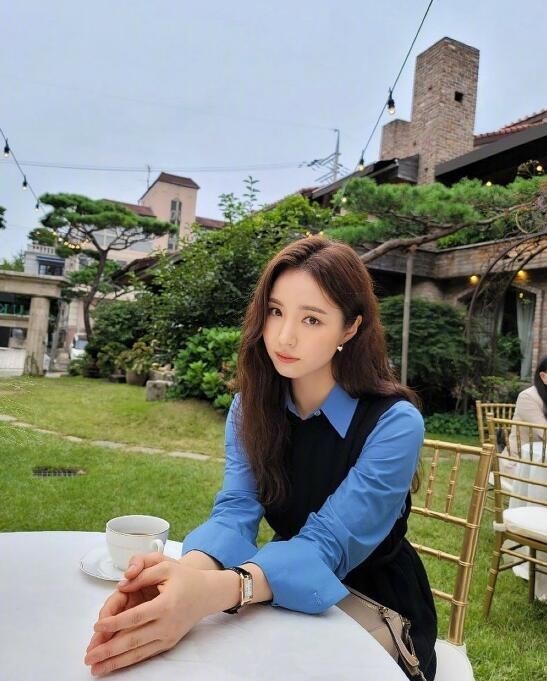 早春穿搭开启 申世景的搭配简直是教科书级别_腾讯新闻