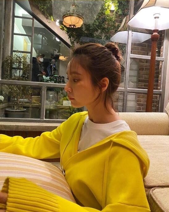 早春穿搭开启 申世景的搭配简直是教科书级别_腾讯新闻