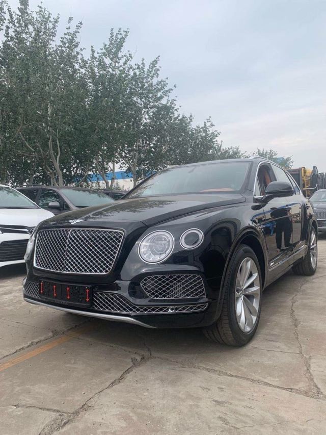 宾利添越美规版平行进口车型展示老美对配置要求好是很高的