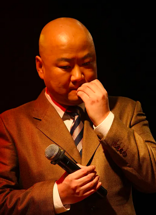 郭冬临:连登春晚21年,因1句小品台词被索赔1亿,如今怎样?_腾讯新闻