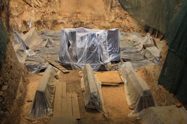 的开始对这座古墓进行了抢救性挖掘,最终证明这座古墓是西汉时期的