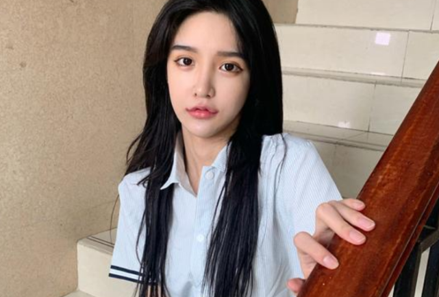 艾比为参加青你牺牲有多大特意去医院变性从此便是女孩