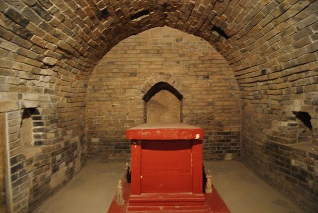 从小的时候关系就非常的好,后来两个人陆续跟着郭子兴一起打仗,随着郭