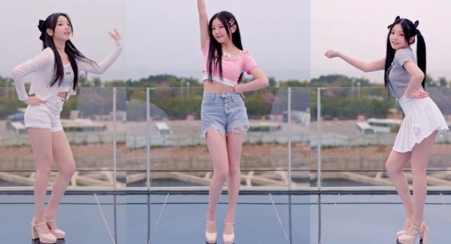 b站欣小萌6套换装跳舞白裙猫耳黑白腿环是心动的感觉