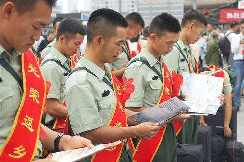 同時,那些大學生義務兵除了學籍保留,可以繼續學業外.