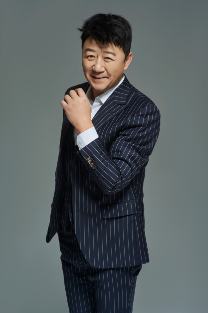 郭涛时尚大片曝光西服搭配绅士感十足