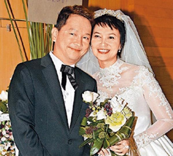 廖启智胃癌病逝妻子不眠不休送他最后一程憔悴失神令人心疼