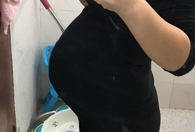 二胎宝妈很"抢手",朋友都来找她猜男女例如,尖肚是女孩圆肚是男孩,上