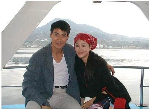 丁佳卉:老公8年出轨8次,她怒撕闺蜜蒋勤勤,44岁烧炭自尽