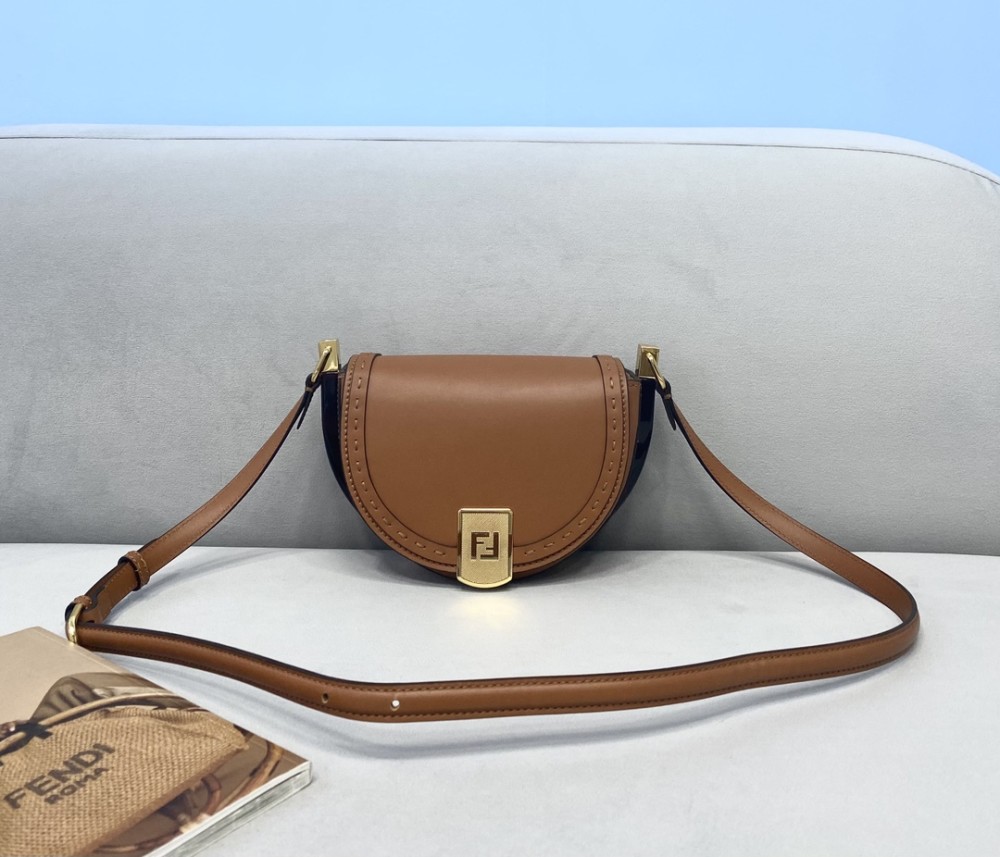 fendi 2021马鞍包春夏系列_腾讯新闻