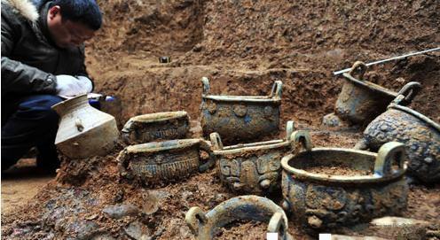 1927年党玉崐洗劫了斗鸡台遗址陵墓就13座文物不下于2700件