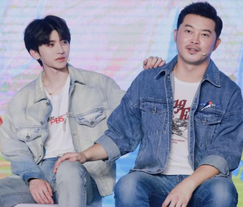 蔡徐坤和沙溢关系有多好看奔跑吧最新路透摸小肚子也太宠溺了